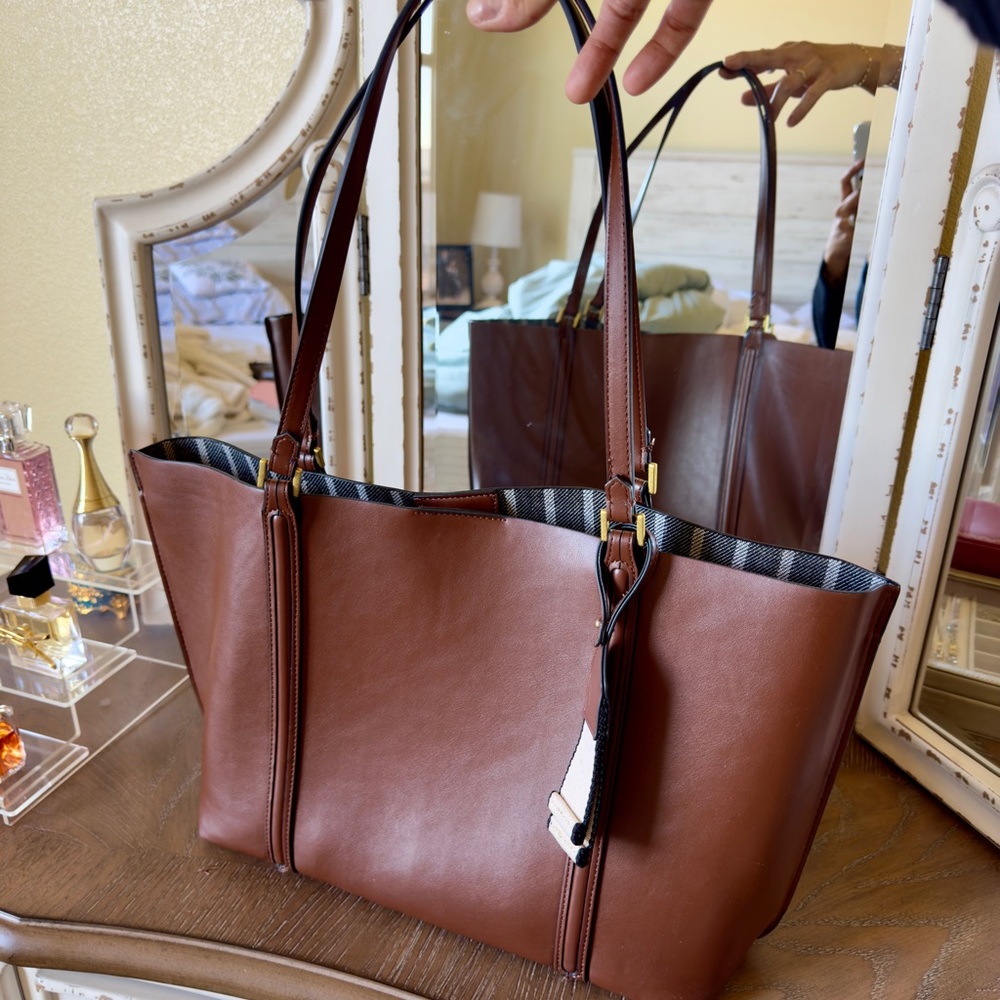Zara shoulder bag
Great for everyday use